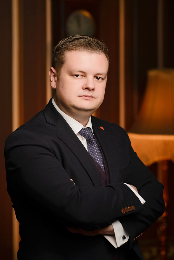 юрист Михайлов